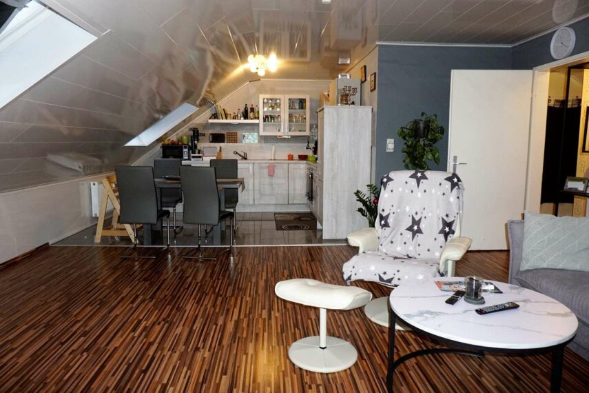 DG Wohn Essküche mit Balkon