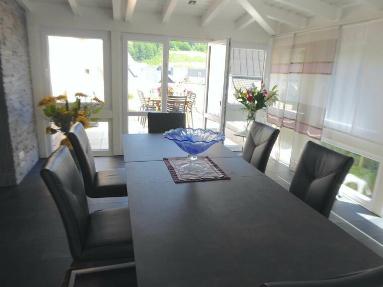 Essbereich/Wintergarten mit Au