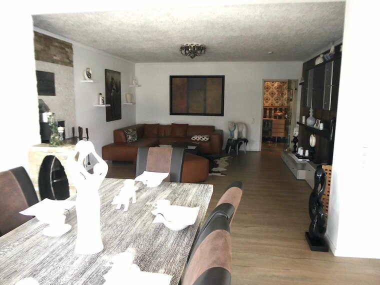 Wohnzimmer mit Essbereich