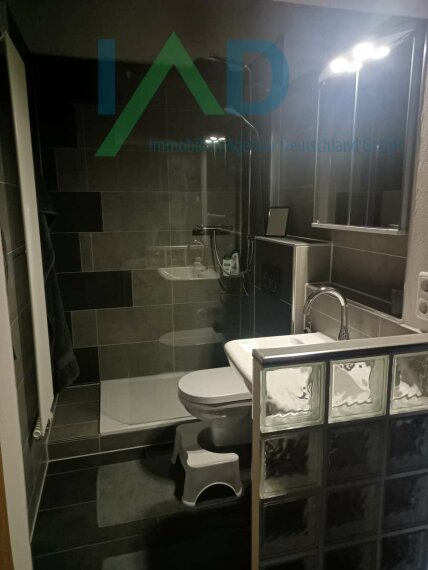 Bad neben Schlafzimmer