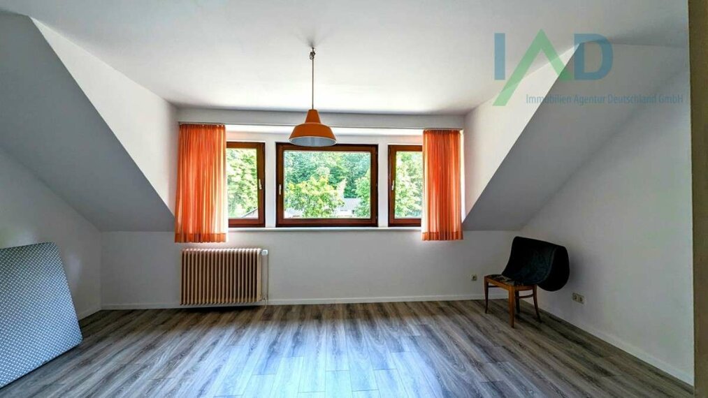 OG großes Zimmer mit Gaube