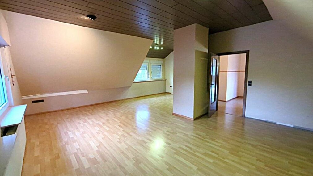 OG großes Giebelzimmer.