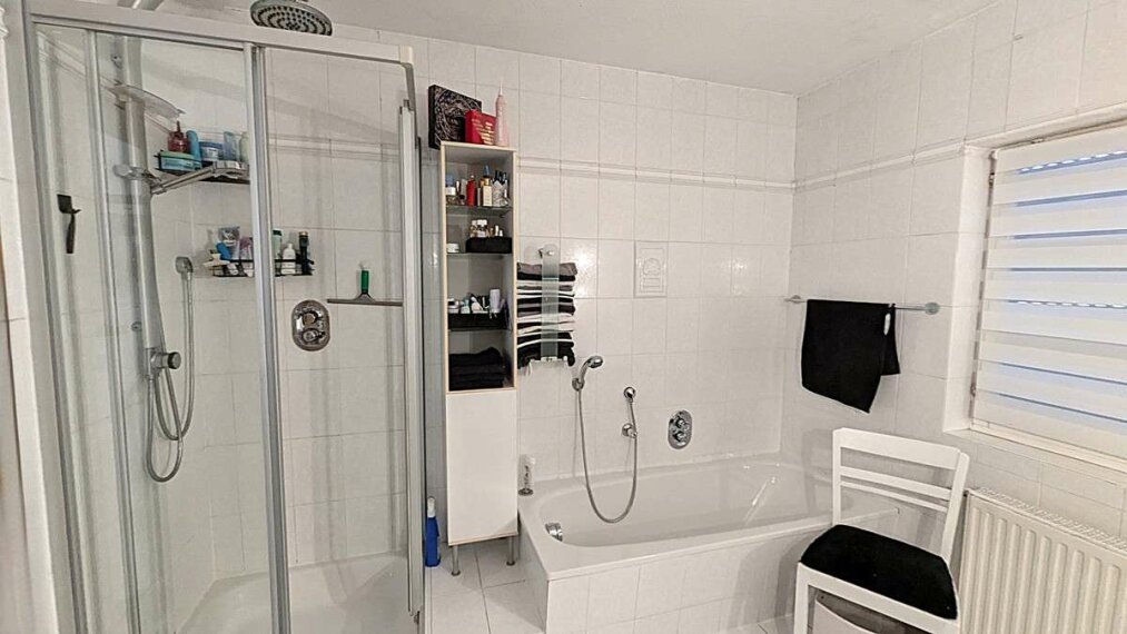 EG tiefer gelegte Badewanne un