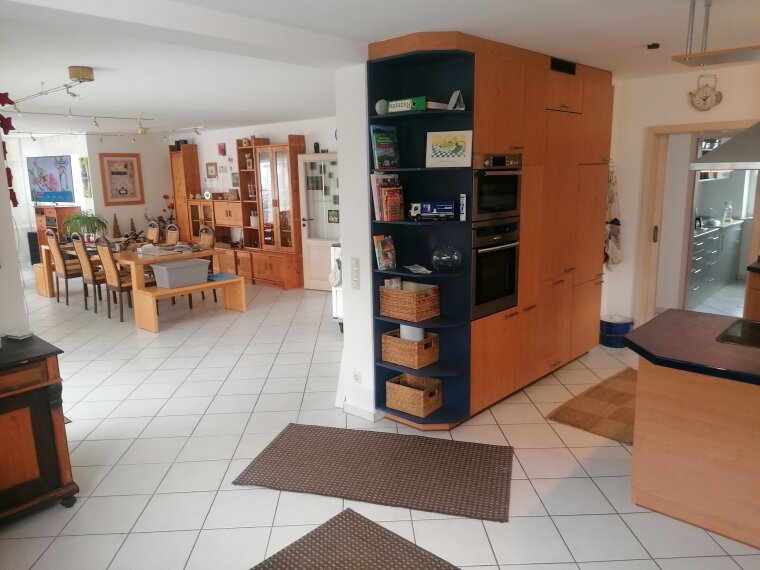 EG.  Wohnzimmer und Küche 