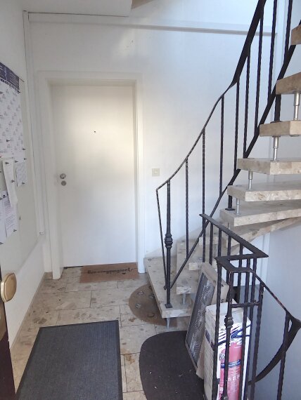 Hausflur mit Eingang Wohnung