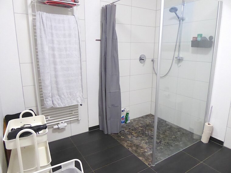 Bad mit ebener Dusche
