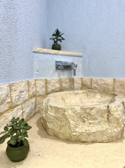 Poolbereich Waschtisch