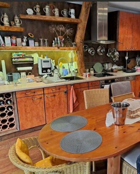 Große offene Einbauküche