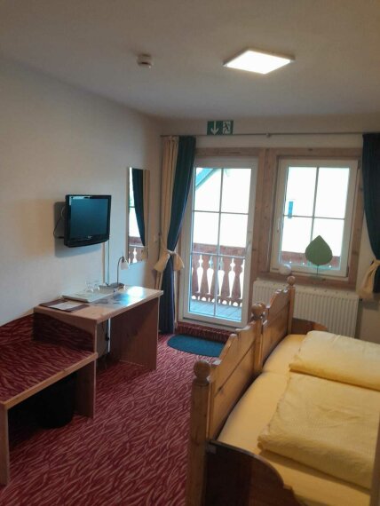 Doppelz. mit Bad und Balkon