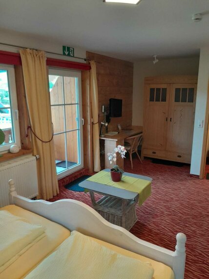 Doppelz. mit Bad und Balkon