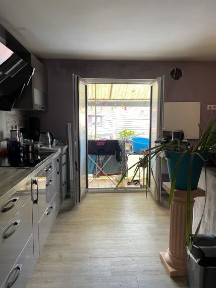 Küche und Balkon 