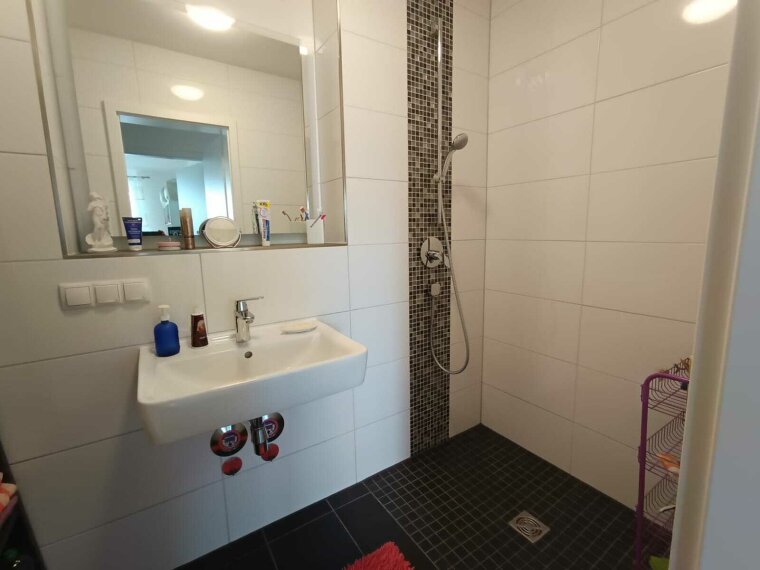 Bodentiefe Dusche im Gästebad