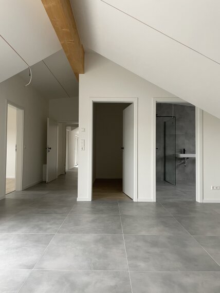 Wohnz. / Abstellr./ -Bad