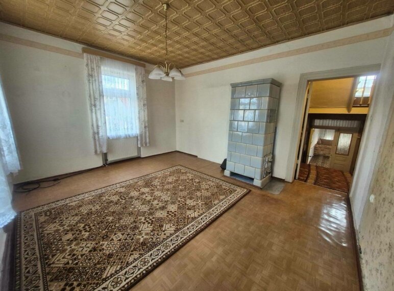 Wohnzimmer mit Kachelofen