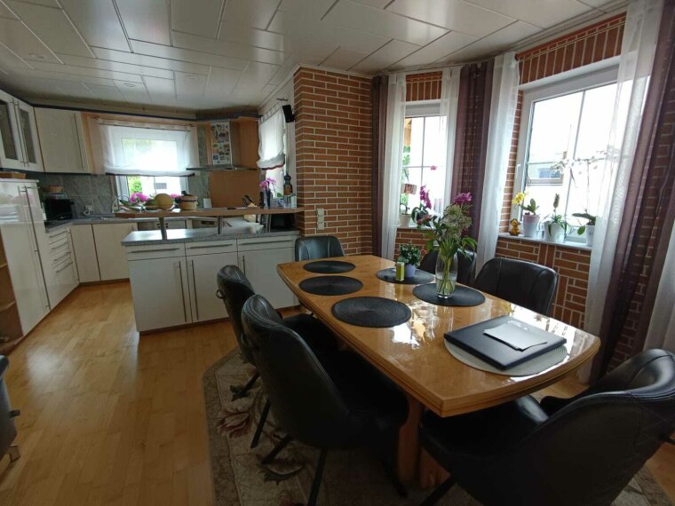 EG offene Küche mit Essplatz