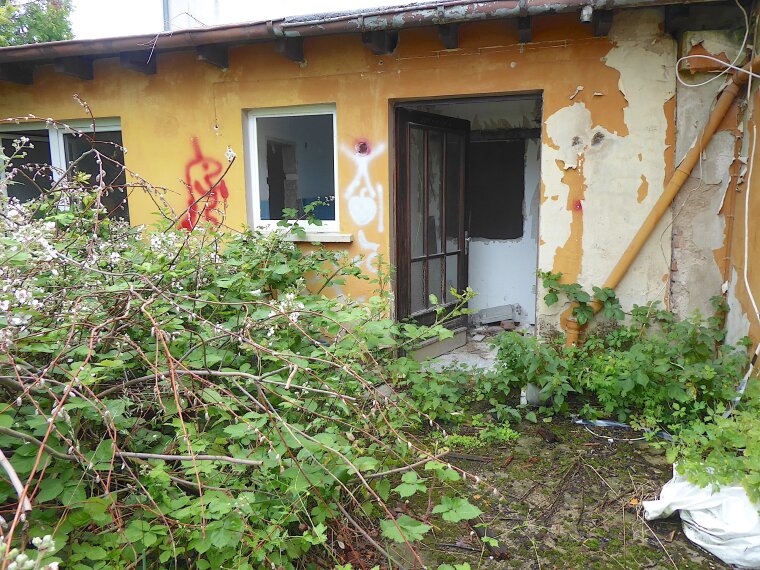 Garten mit Eingang Anbau