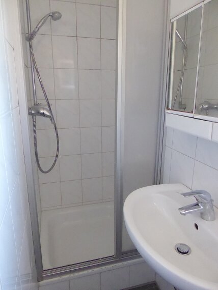 Dusche im Bad DG