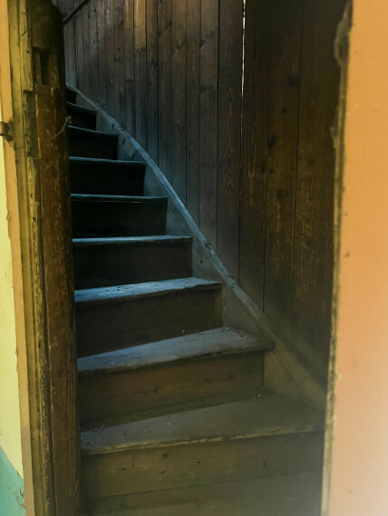 Spitzboden-Treppe