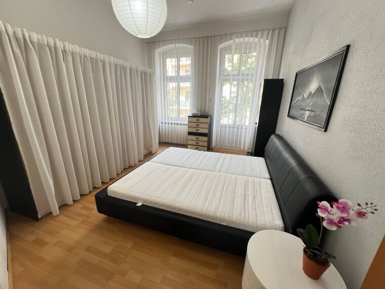 Schlafzimmer mit Balkon