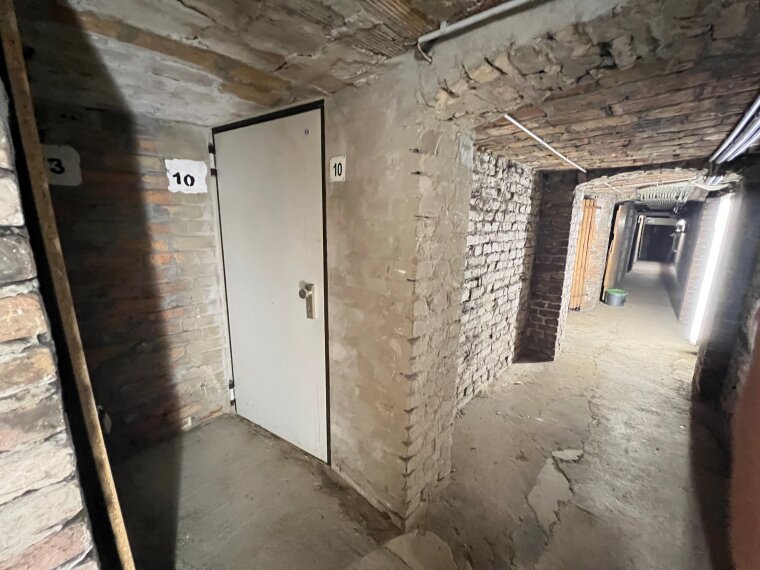 Kellerabteil mit sicherer Tür