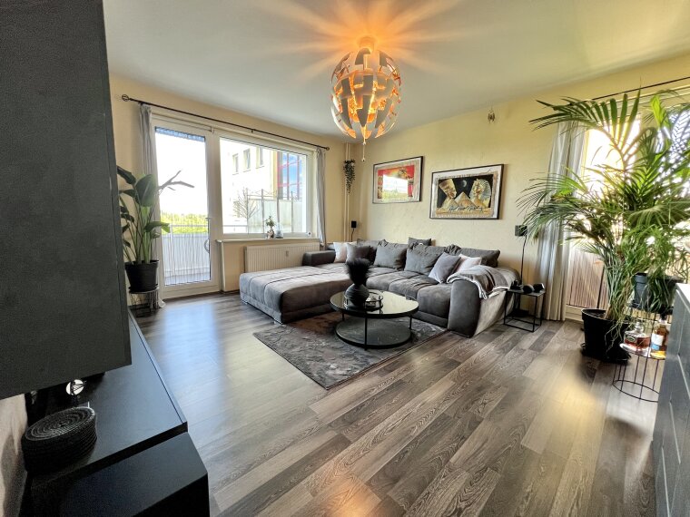 Geräumiges Wohnzimmer