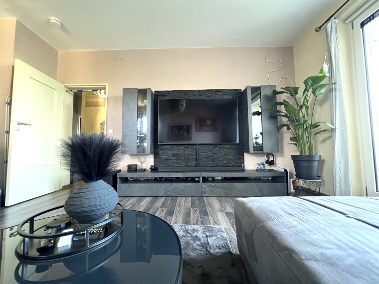 Geräumiges Wohnzimmer