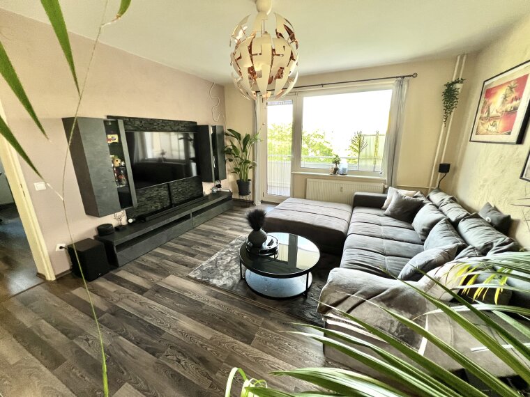 Geräumiges Wohnzimmer