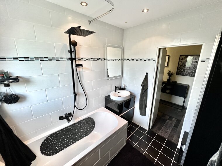 Tageslichtbad mit Dusche