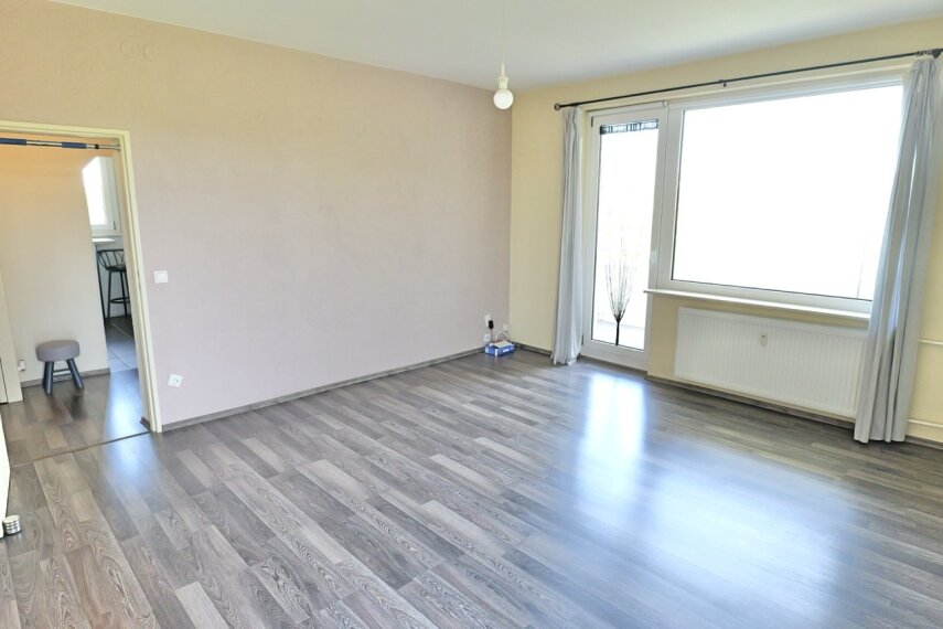 Geräumiges Wohnzimmer
