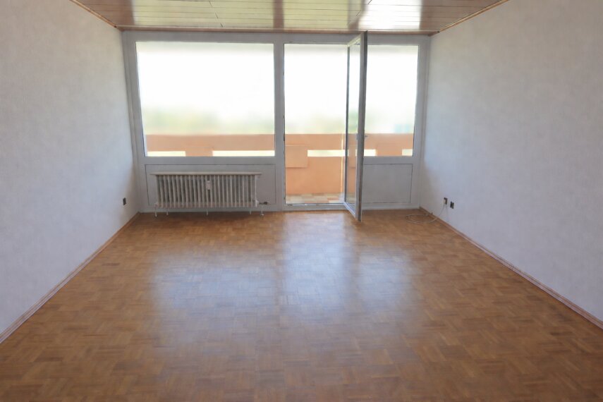 Wohnzimmer mit Zugang Balkon