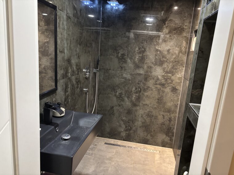 Keller - Bad im Gästezimmer 