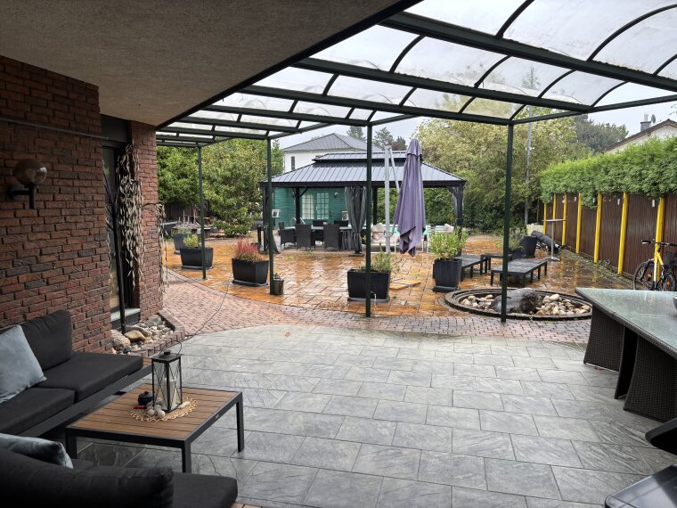 Terrasse vor Wohnzimmer