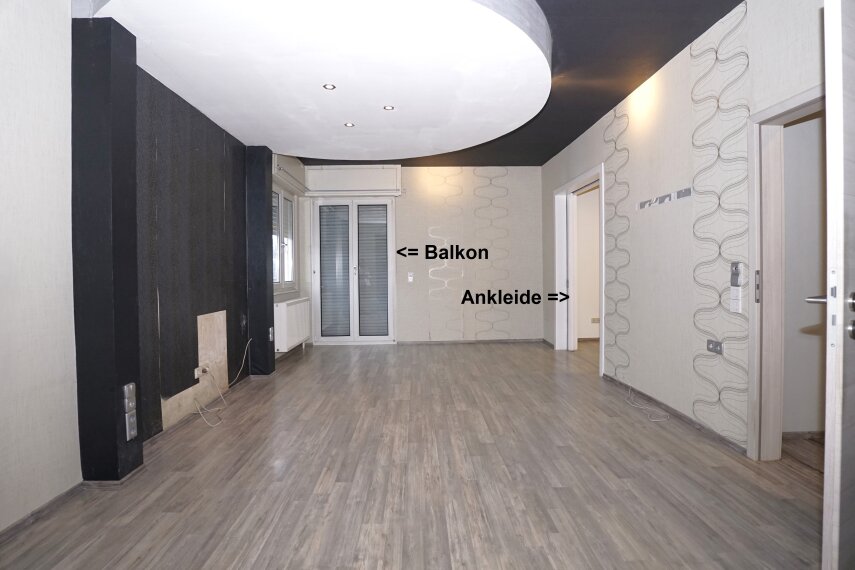 OG Schlafzimmer mit Ankleide und Balkon