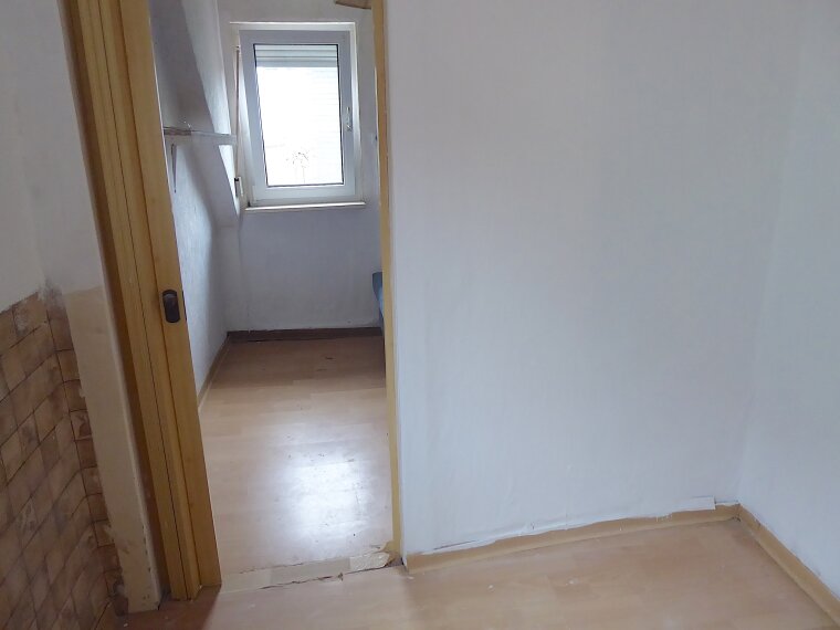 Durchgangszimmer mit Zimmer dahinter OG