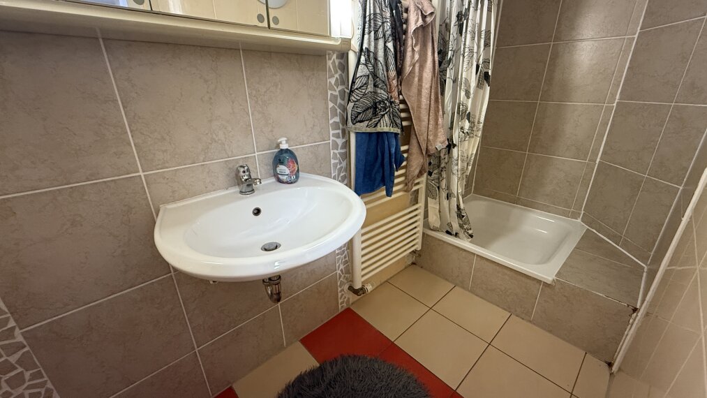 Zimmervermietung - Bad-WC-EG