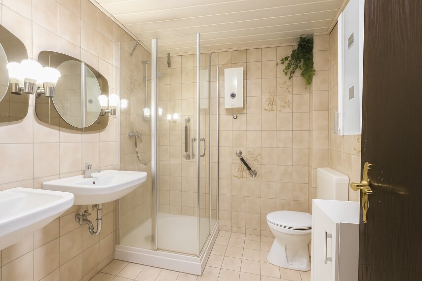 OG modernisiertes Duschbad
