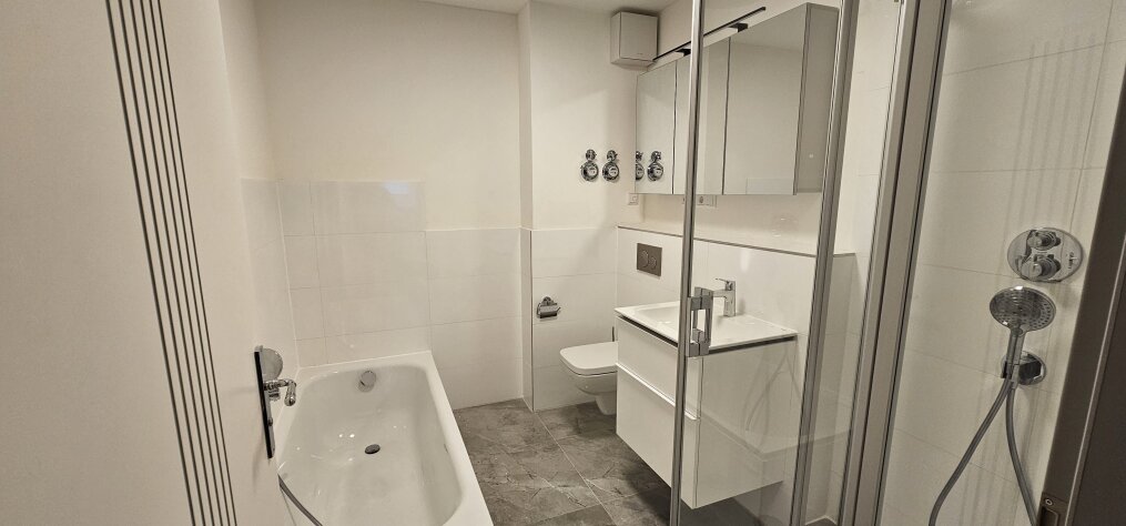 Wohnung OG Bad Wohnung 
