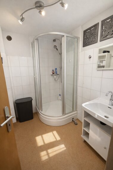 Badezimmer mit Dusche