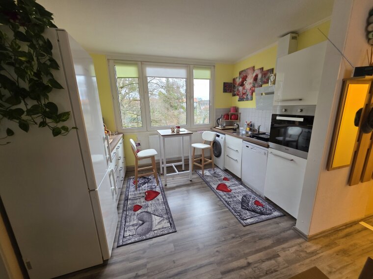 Küchenbereich mit Einbauküche