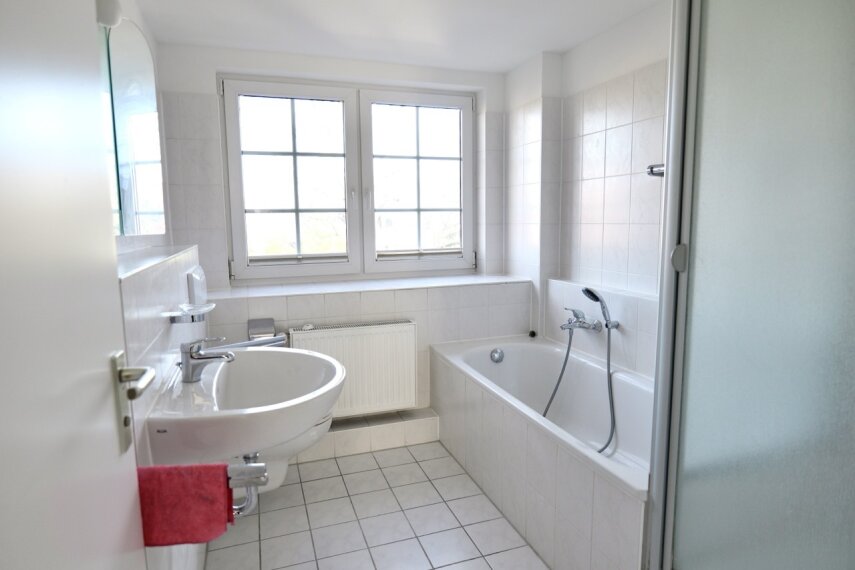 Bad mit Wanne + Dusche OG