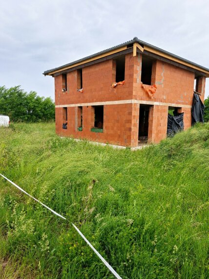 Rohbau mit Grundstück