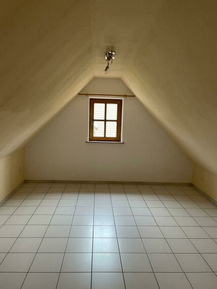 Kinderzimmer/Arbeitszimmer DG