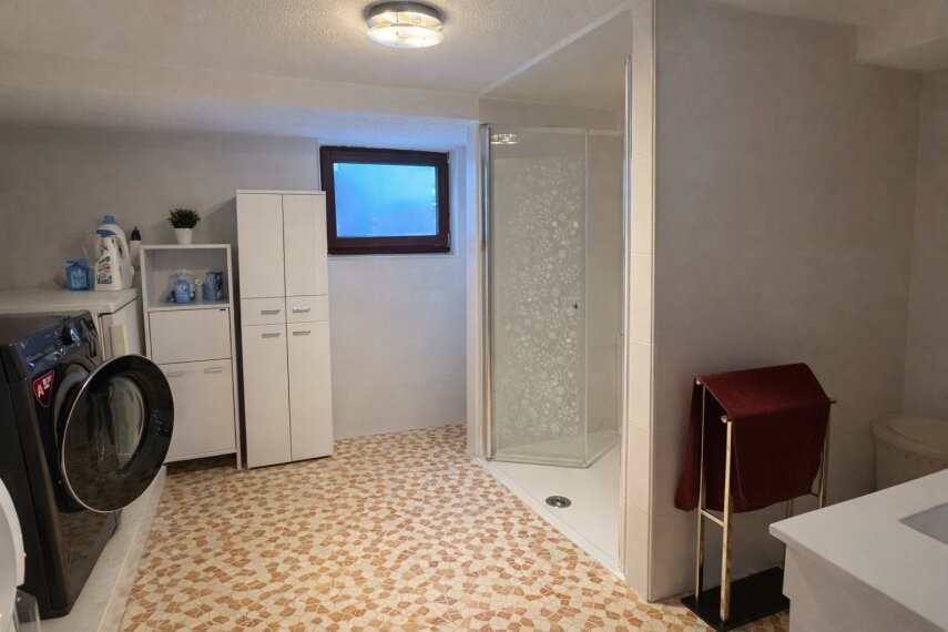 Wäscheraum KG mit Dusche