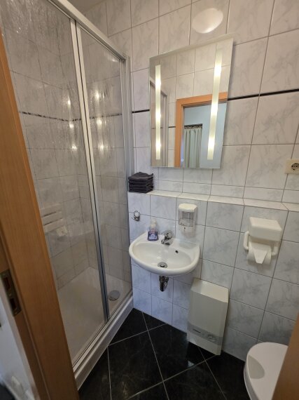 Dusche im Gästebereich