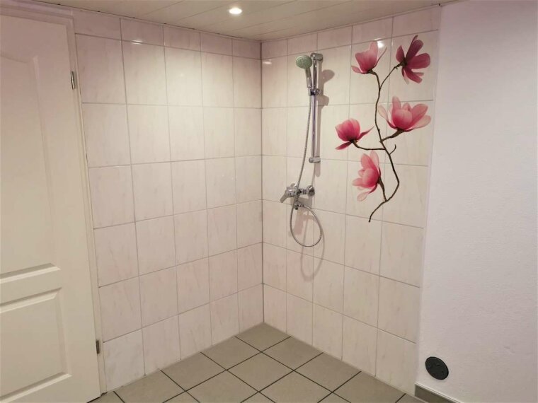 Waschküche mit Dusche