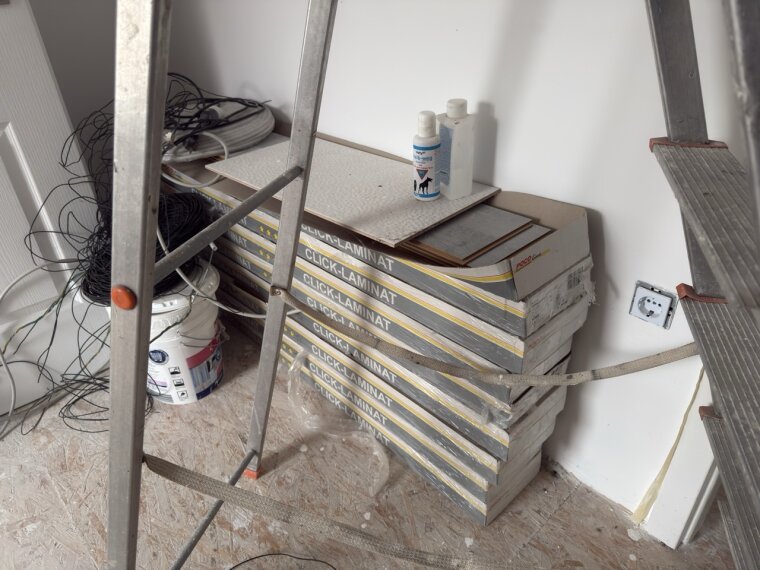 Laminat zur Verlegung im OG