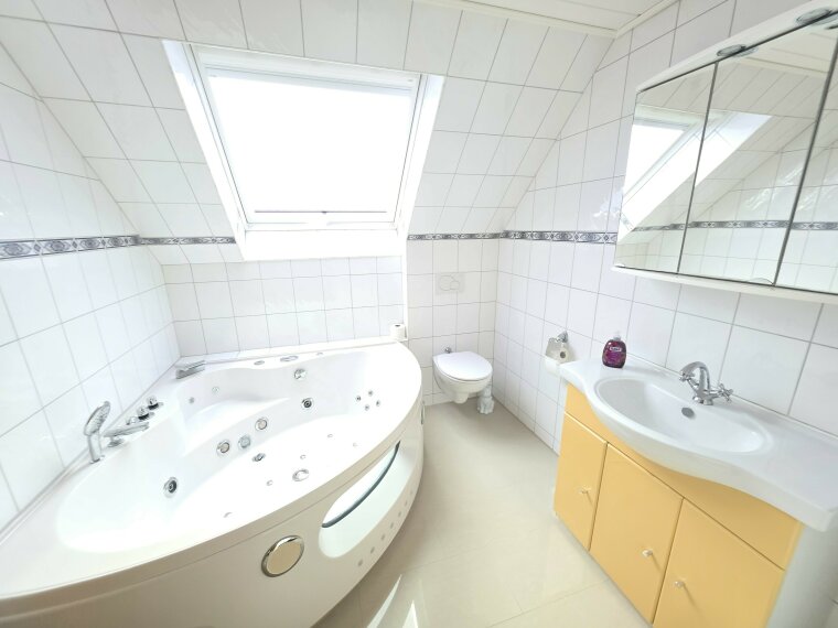 Badezimmer 1.OG Whirlpool 
