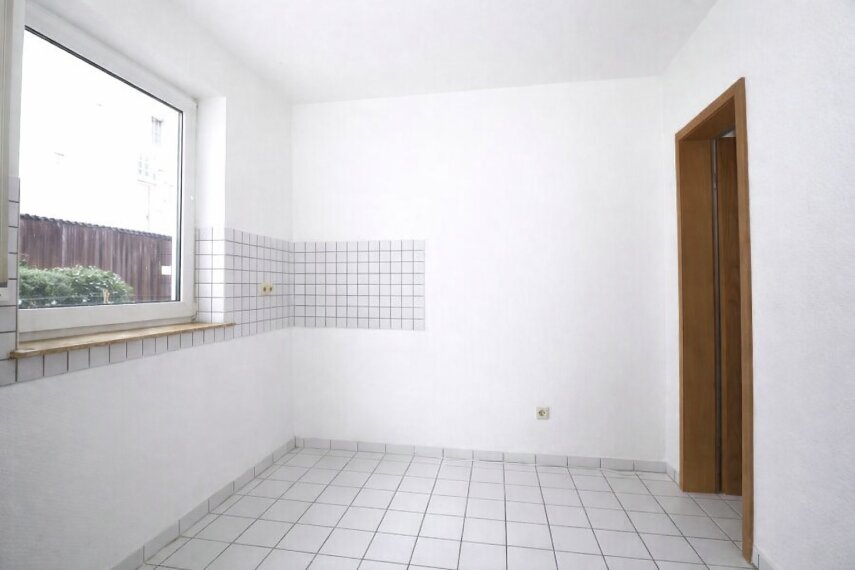 Küche mit Vorratsraum