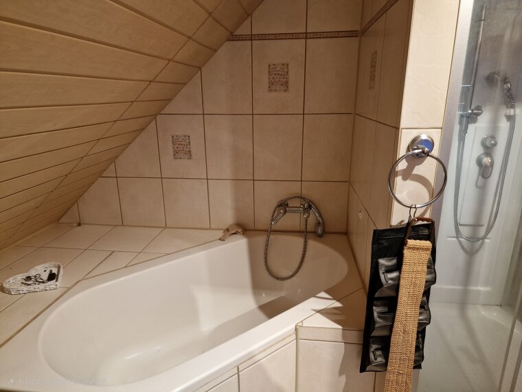 Bad mit Eckwanne 1. OG