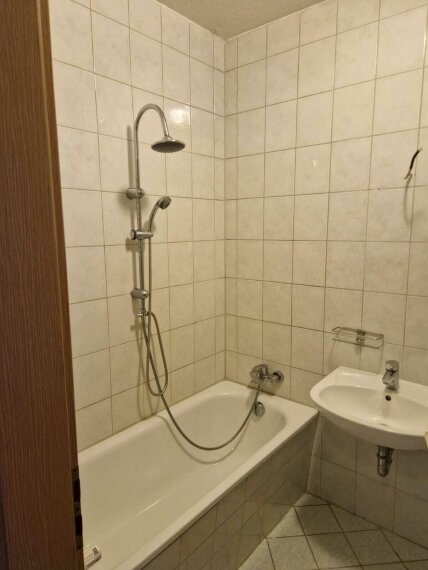 Bad mit Wanne/Dusche